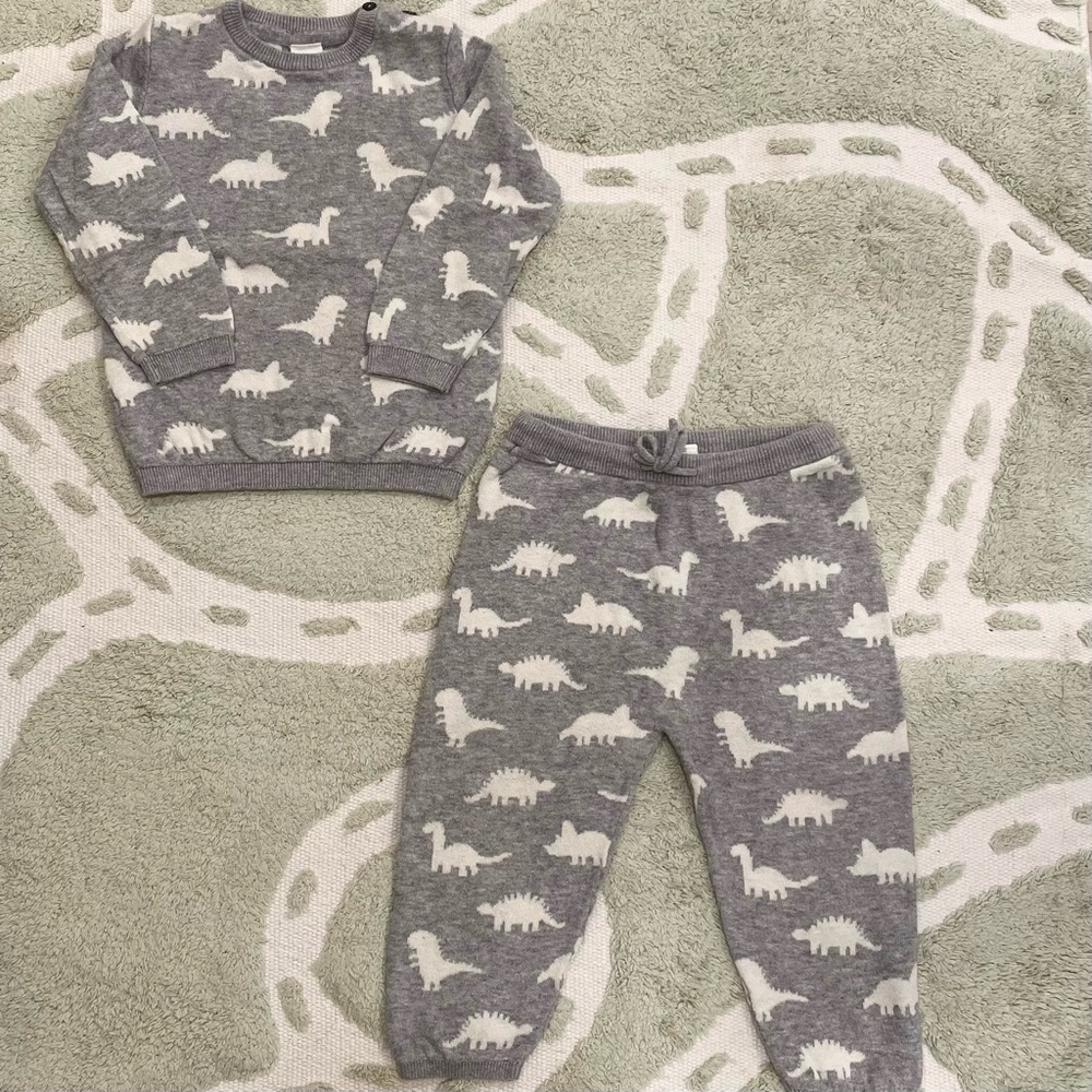 H&M Knit Matching Set - Dinosaur Print Pants & Crewneck Sweater in Gray - 1.5-2